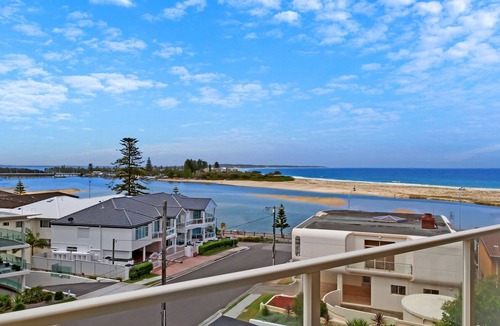 The Entrance Apartment | Ocean Views, Sundrift, Unit 18