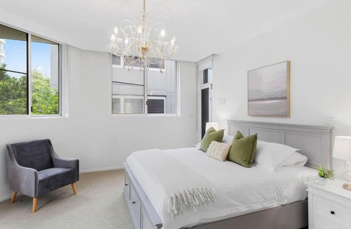 Wollongong CBD Apartment | Ocean Vista Escape - A Lofty Beachfront Penthouse