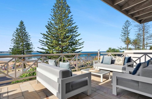Collaroy House | -Oceanfront Elegance: A Coastal Haven in Collaroy Basin's Finest position