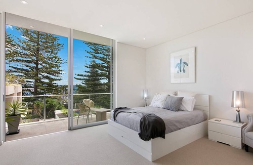 The Entrance North Apartment | Oceanfront Penthouse, Stylish and Luxurious.