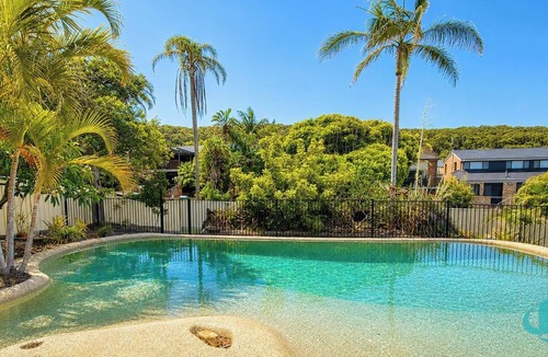 Caves Beach House | Oceanview Beachhouse- Panoramic views and pool