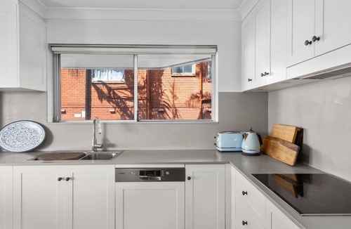 Wollongong CBD Apartment | Oceanview Escape Idyllic Beachfront Dreaming