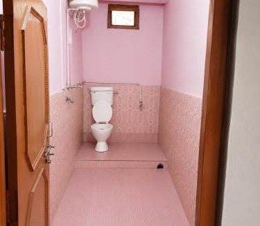 Pithoragarh Apartment | Old Mountain Home