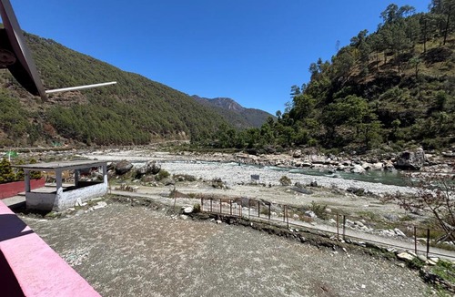 Uttarkashi Hotel | Omji Ashram - Tapovan Kuti