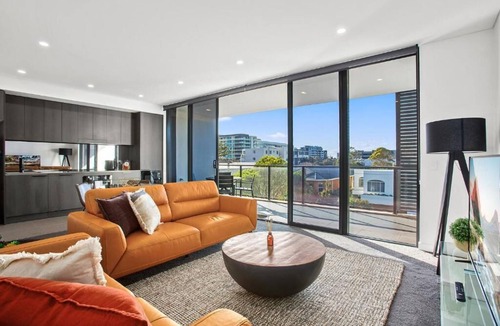Wollongong CBD Apartment | One-Bedroom Apartment with Balcony
