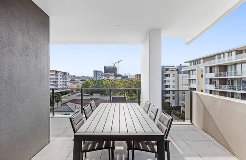 Wollongong CBD Apartment | One-Bedroom Apartment with Balcony