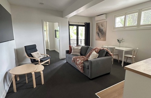 Mittagong Apartment | One-Bedroom Holiday Apartment - Oaklands 2 | Pet Friendly