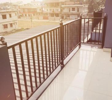 Siliguri Apartment | Osho Sumeru K Homestay-Kitchen-Free Parking-Fast Wifi-AC