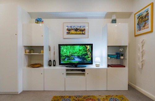 Kings Cross Apartment | Oversized Potts Point Studio