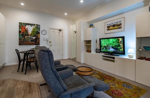 Kings Cross Apartment | Oversized Potts Point Studio