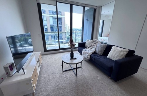 North Ryde Apartment | Own Bedroom with Private Bathroom next to Metro Station