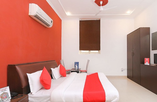 Sector 40 Hotel | OYO 18851 Smart Signature