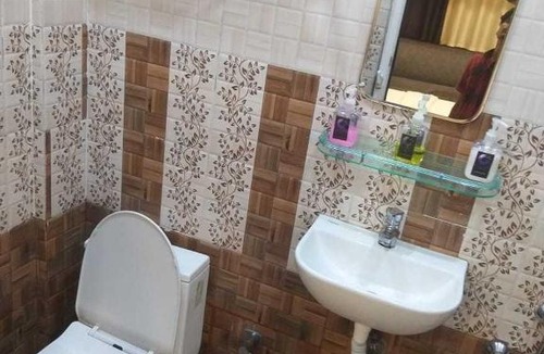 Danapur Hotel | OYO Clovetree Hotel Gola Road