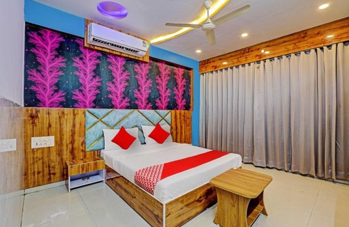Ahmedabad Hotel | OYO Flagship Hotel Metro