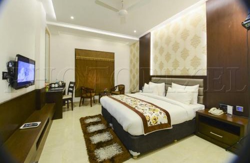 Etmadpur Hotel | Palm Galaxy