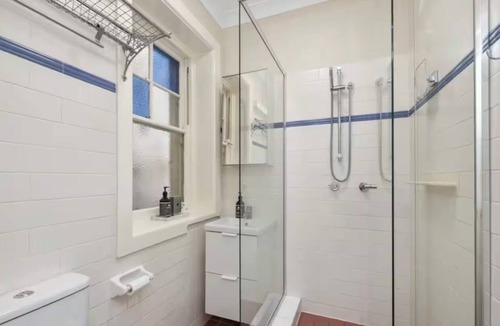 Kings Cross Apartment | Paris-End Potts Point Stay