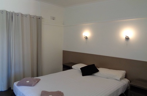 Queanbeyan Hotel | Parkway Motel