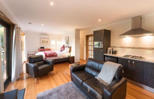 Kingborough Apartment | Parnella Kettering