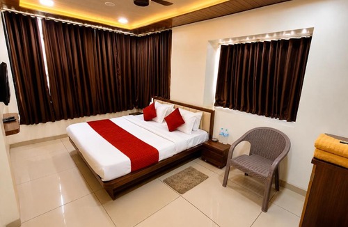 Rau Hotel | Parth Paradise Hotel