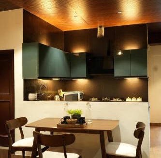 Solan Apartment | Peaceful Attic Escape, Walk to Mall Road, Near NH