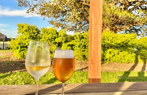 Little Forest Cottage | Peaceful farmstay 9 Km from beautiful Mollymook Beach - it's effortless luxury