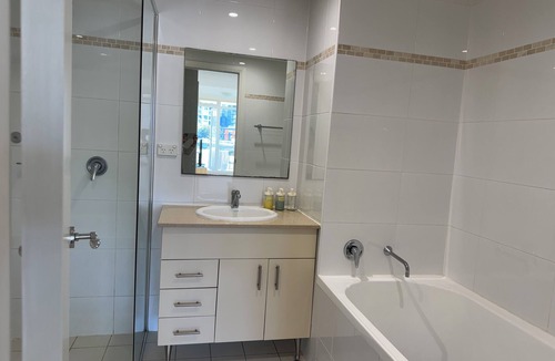 Ryde Apartment | Peaceful modern 2BR riverside stay | free parking