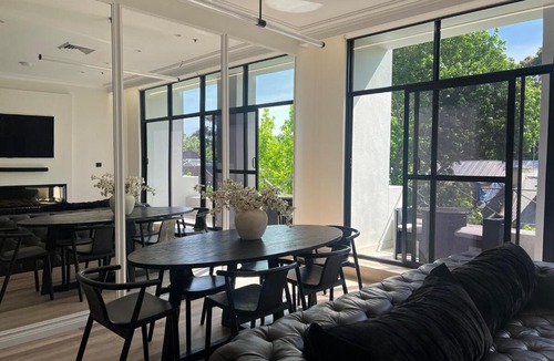Woolloomooloo Apartment | Peaceful Modern Luxe City View Suite with Parking