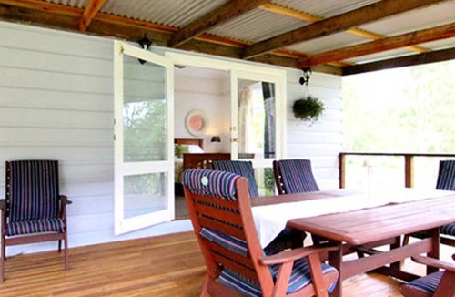 Wollombi House | Pepper Tree Wollombi | Pool, Cabana + Ensuite on every Room | Sleeps 12