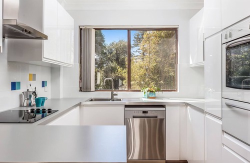 Thirroul Apartment | Perfect Break - 100m to Thirroul Beach - Everything is at your doorstep