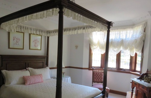 Killcare Cottage | Perfect four person house with all convinces on Putty Beach reserve