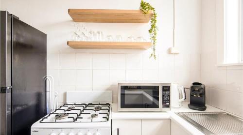 Wollongong CBD Apartment | Pet & Baby Friendly CBD - Walk to Beach - Sleeps 6