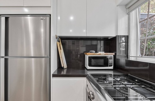 Bellevue Hill Apartment | Pet-Friendly Home Just Minutes from Bondi Beach