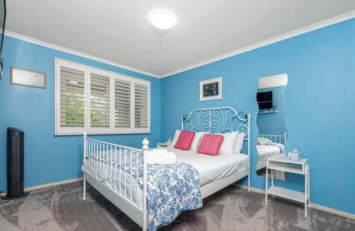 Watson Apartment | PET FRIENDLY HOME // POOL & PARKING// TENNIS COURT