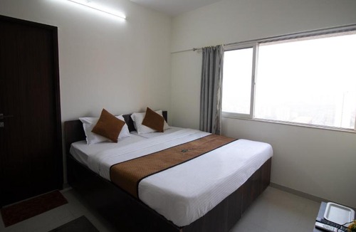 Malad East Hotel | Pinakii Comfort Stay Malad - Near Nesco & Oberoi Mall