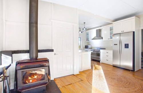 Katoomba Cottage | Pine Hill Cottage - Delightful Mountains Cottage Walking Distance to Katoomba Village