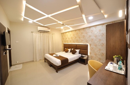 Little Mount Hotel | Pine Tree Signature