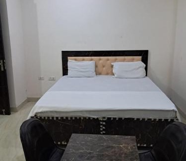 Greater Noida Hotel | PLAY HOTEL PREET RESIDENCY couple friendly