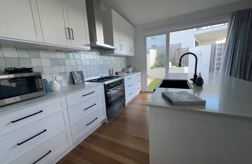 Kurnell Cottage | Plumeria Cottage - Coastal Haven