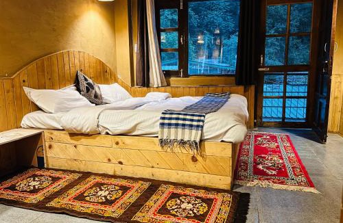 Banjar House | Pond & Stone Homestay