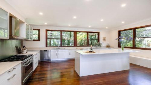 Wagstaffe House | Poolside At Wagstaffe