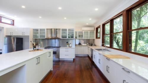 Wagstaffe House | Poolside At Wagstaffe