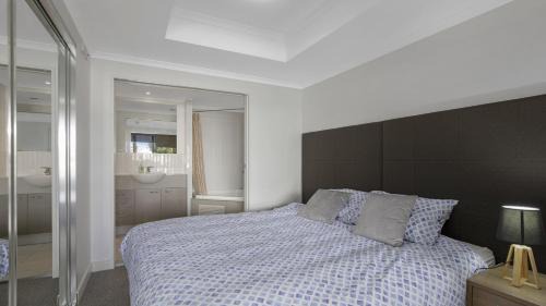 Ettalong Beach House | Poolside Paradise Ettalong Beach Resort