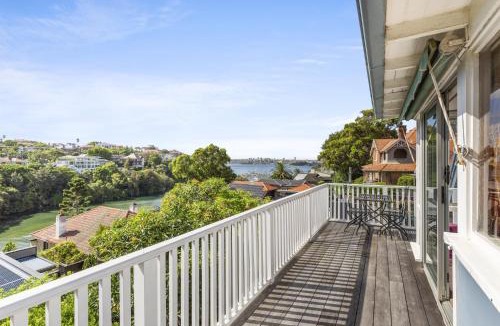 Kurraba Point House | Poolside Stay - Close to Taronga Zoo & Luna Park