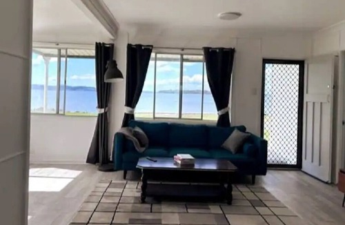 Swan Bay House | Port Stephens Getaway - Waterfront Home