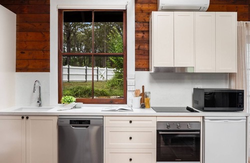 Alpine House | Pottery Cottage, Alpine, Southern Highlands