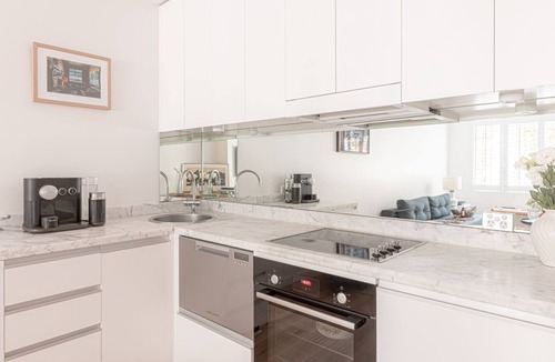 Elizabeth Bay Apartment | Potts Point Pad on Challis Avenue
