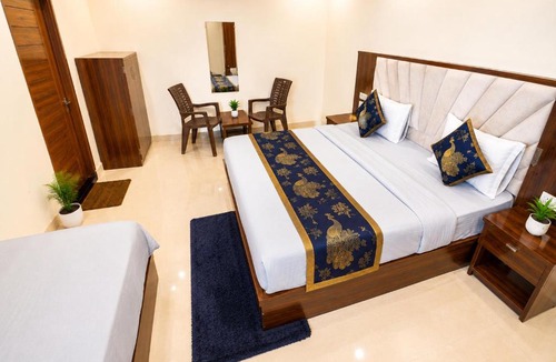 Vrindavan Hotel | Premium Radhe Dham Hotel & Restaurant - Fully AC - Only 5 Min Drive to Prem Mandir, Newly Build