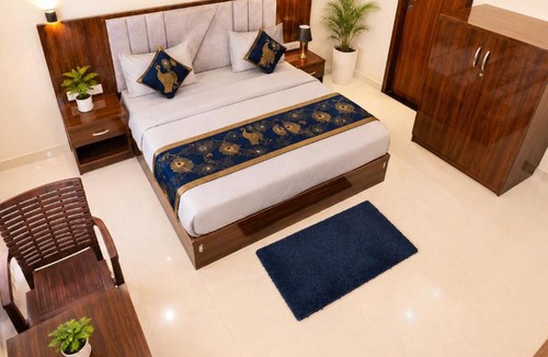 Vrindavan Hotel | Premium Radhe Dham Hotel & Restaurant - Fully AC - Only 5 Min Drive to Prem Mandir, Newly Build
