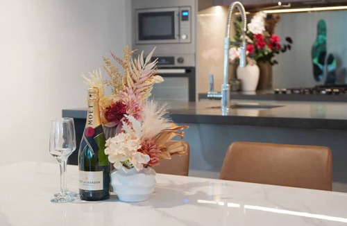Mascot Apartment | Prestige 3BR Retreat with 2 Parking | Prime Sydney