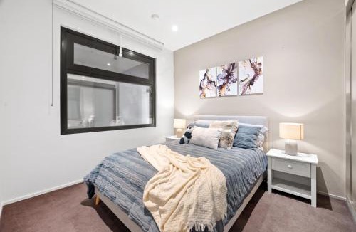 Mascot Apartment | Prestige 3BR Retreat with 2 Parking Prime Sydney